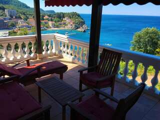 Гостевой дом Villa Sara Guesthouse Свети-Стефан Трехместный номер "Комфорт" с балконом и видом на море-1