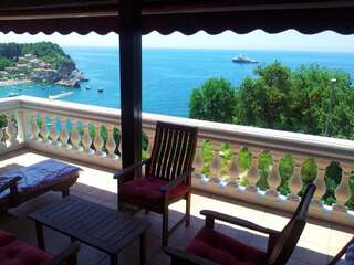 Гостевой дом Villa Sara Guesthouse Свети-Стефан Трехместный номер "Комфорт" с балконом и видом на море-5